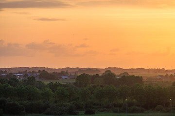 Sonnenuntergang an der Garonne in Frankreich