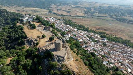vista de dron del bonito municipio de Jimena de la Frontera y su castillo en la provincia de...