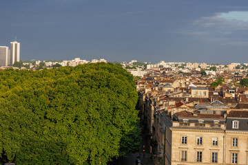 die franzöische Stadt Bordeaux an der Garonne