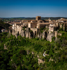 Vista de la ciudad medieval de Cuenca, situada en los acantilados en España.	
