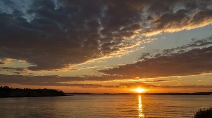 Obraz premium Dramatic sunset over a tranquil lake
