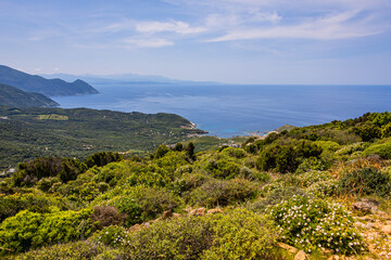 Vue sur la côte sur la commune de Ersa, depuis les hauteur près du Moulin Mattei sur le Cap Corse...