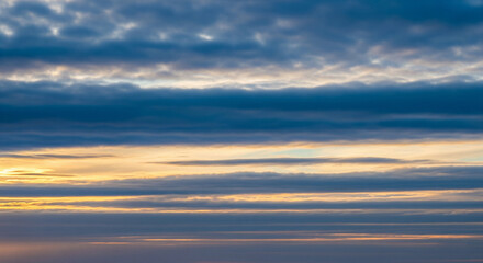 Obraz premium Natural blue sky with soft white clouds in daylight, featuring authentic cloud formations and clean atmosphere, ideal for backgrounds, weather visuals, or serene outdoor scenes