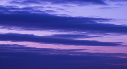 Obraz premium Natural blue sky with soft white clouds in daylight, featuring authentic cloud formations and clean atmosphere, ideal for backgrounds, weather visuals, or serene outdoor scenes