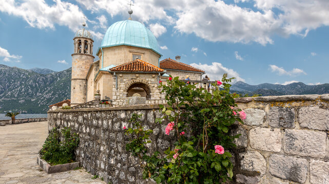Kleine Kirche auf einer Insel