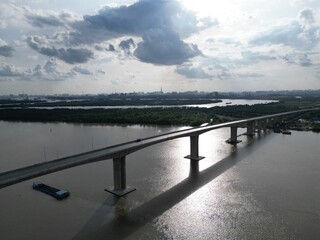 Obraz premium This is the Non Trach Bridge in the final stages of construction. It will join HCMC with Dong Nai and the new Long Thanh Airport