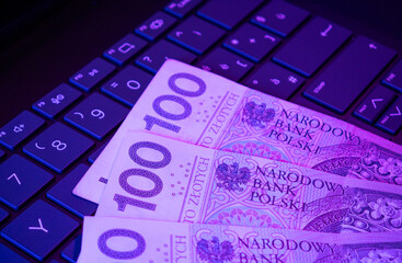 Money on the computer keyboard, making money on the internet