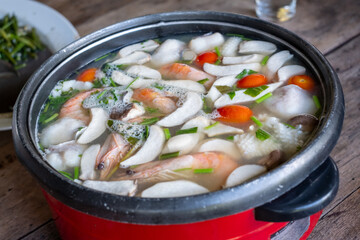 Tom Tum Seafood with and Vegetables