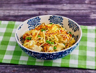baked turkey tetrazzini with peas and cream sauce