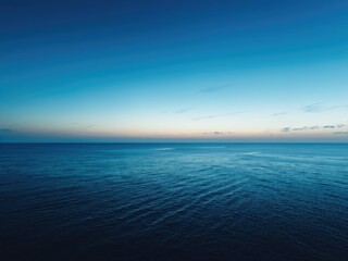 Obraz premium Ocean's Embrace: Celestial Blue Sky and Sea Meet at Horizon