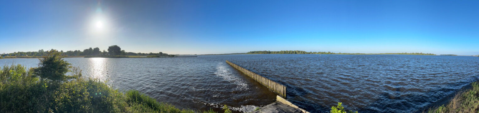 Panoramic picture of a small beach at a lake