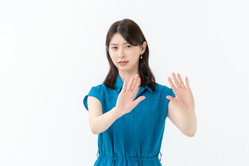 拒否する女性