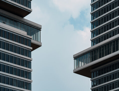 Dislocated modern architecture