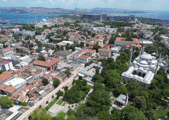 Obraz premium A drone shot of the Historic Sehzade Mosque in Istanbul, Turkey