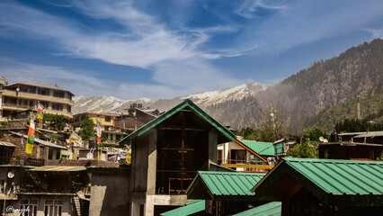 Obraz premium houses in the mountains