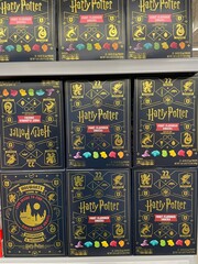 Naklejka premium Walmart retail store Harry Potter fruit snacks display limited box