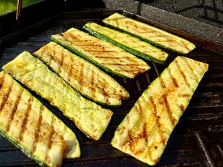 Zucchini auf dem Grill