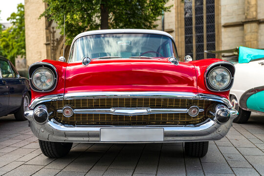 red american classic car