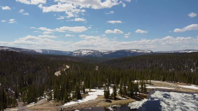 Drone Flyover of Trial Lake in Utah&rsquo;s Uinta Mountains