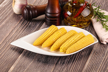 Canned baby mini corn cob