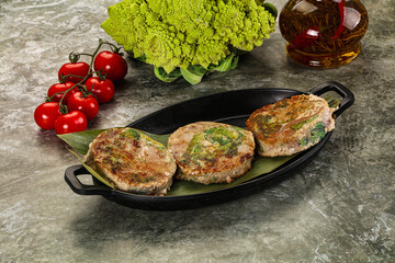 Roasted tuna medallion with broccoli
