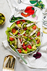 Fresh vegetable salad with sardines .style hugge