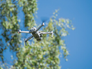 Mały dron