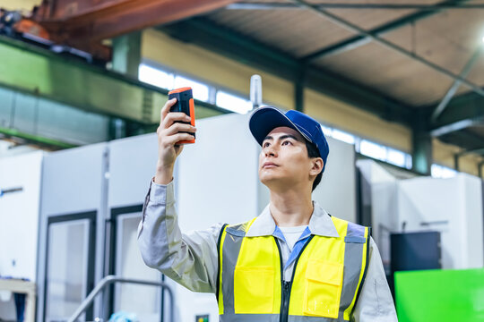 measuring instrument, inspection, factory, worker, measurement, dust, air, air conditioning, environment, male, man, pm2.0, japanese, asian, pollution, concentration, formaldehyde, tvoc, temperature, 