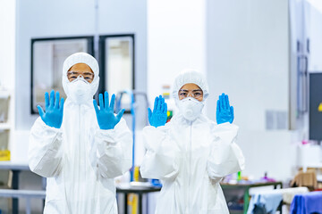 factory, worker, food, protective clothing, dustproof clothing, disinfection, gloves, rubber, manufacturing, hygiene, cleaning, contamination, japanese, asian, teamwork, two people, person, people, gr