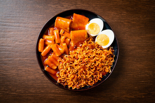Korean instant noodles with Korean rice cake and fish cake and boiled egg