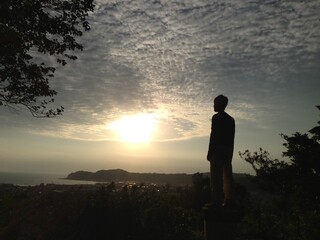 Obraz premium Kamakura: A Spiritual Journey at Sunset