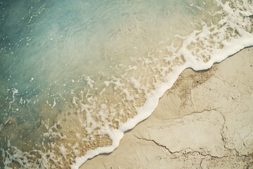 Obraz premium Soft waves lapping light beige sand