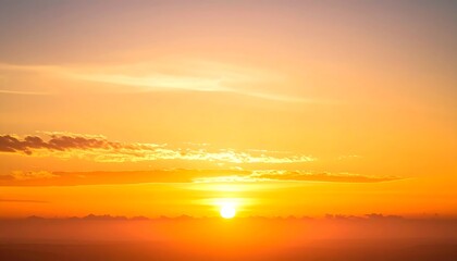 Obraz premium Golden twilight sky with luminous horizon and minimal cloud cover