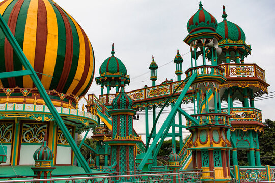 The Chandanpura Mosque, also known as Masjid-e-Siraj ud-Daulah, is a mosque situated on Nabab Siraj ud-Daulah Road in Chittagong, Bangladesh. Chandanpura Masjid, Chattagram.