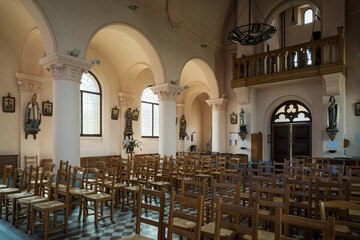 Estrun, France le 15 juin 2025 : Église catholique Saint-Alexandre à Estrun, village situé dans...