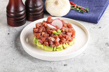 Tuna tartar with avocado and sauce