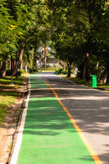 Obraz premium Scenic biking trail urban park lush greenery wide angle outdoor recreation