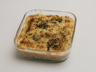 Baked macaroni and cheese in a loaf pan