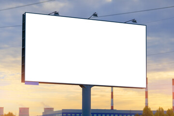 Obraz premium White billboard along the highway. Background for design and advertising.
