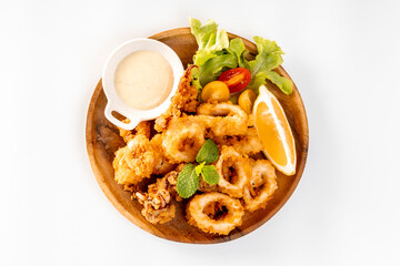 Fried squid : Tender calamari rings coated in seasoned batter,  served with Tartar Sauce