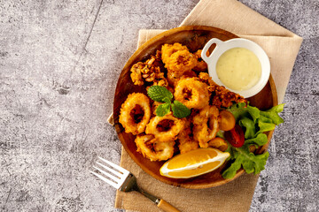 Fried squid : Tender calamari rings coated in seasoned batter,  served with Tartar Sauce