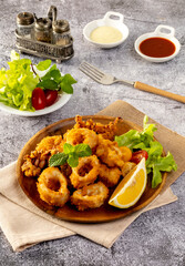 Fried squid : Tender calamari rings coated in seasoned batter,  served with Tartar Sauce