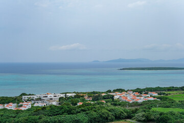 Fototapeta premium 小浜島の西大岳展望台から見る石垣島