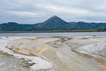 恐山の中心に位置する宇曽利湖