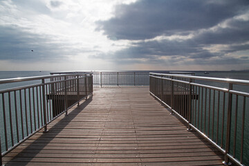 Obraz premium Metal platform and sea