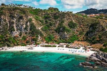 Spiaggia Le Grotticelle vicino Capo Vaticano in Calabria