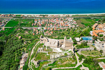 Obraz premium Vista aerea del Castello di Fiumefreddo Bruzio in Calabria
