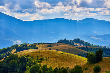 Obraz premium Rolling Hills Mountain Village Landscape