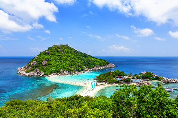 Amazing Nang Yuan Island, with white sand beach and turquoise water near Koh Tao in sunny day in Thailand.