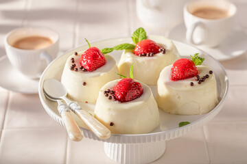 Sweet and chilly monoportion cheesecake flavored with berries and vanilla.